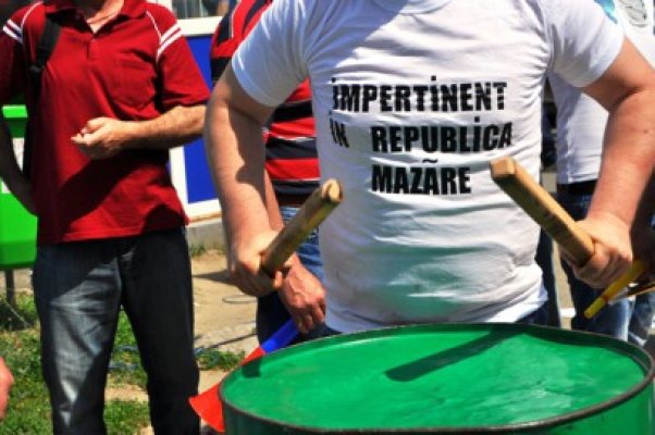 Peste 3.000 de oameni şi 8 organizaţii protestează vineri la Constanţa la adresa Administraţiei Mazăre